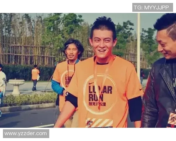 街头偶遇足球明星精彩瞬间视频分享让你感受足球魅力与明星风采