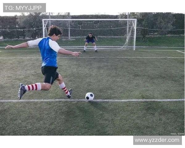 足球明星精彩射门慢动作回放解析让你领略技术与力量的完美结合